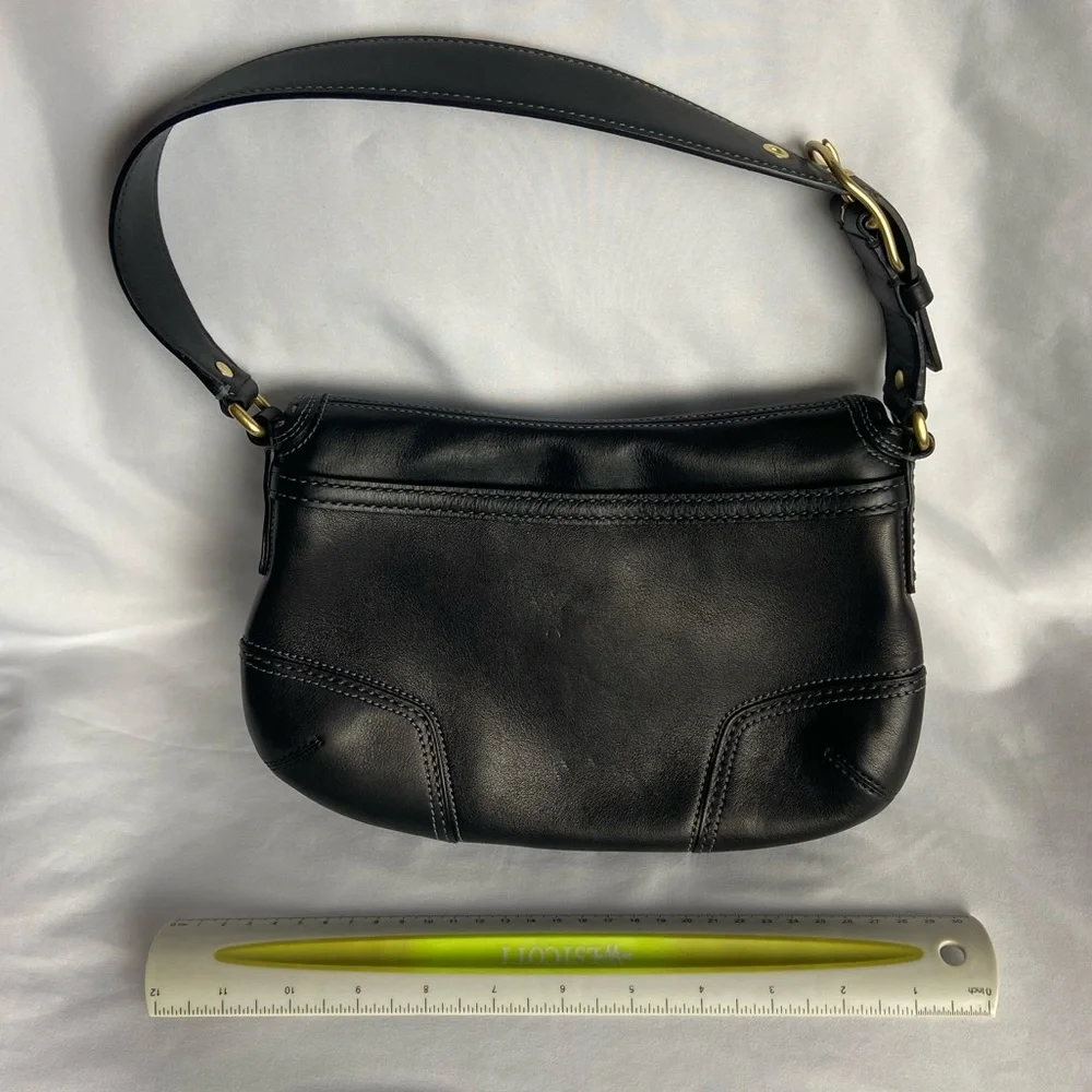 Black coach handbag - Picture 3 of 8